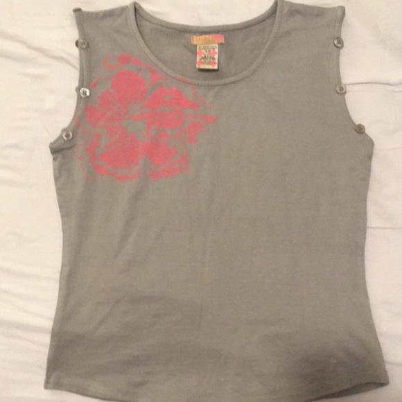 Bundle of three shirts. Sizes small and xs - Picture 6 of 7